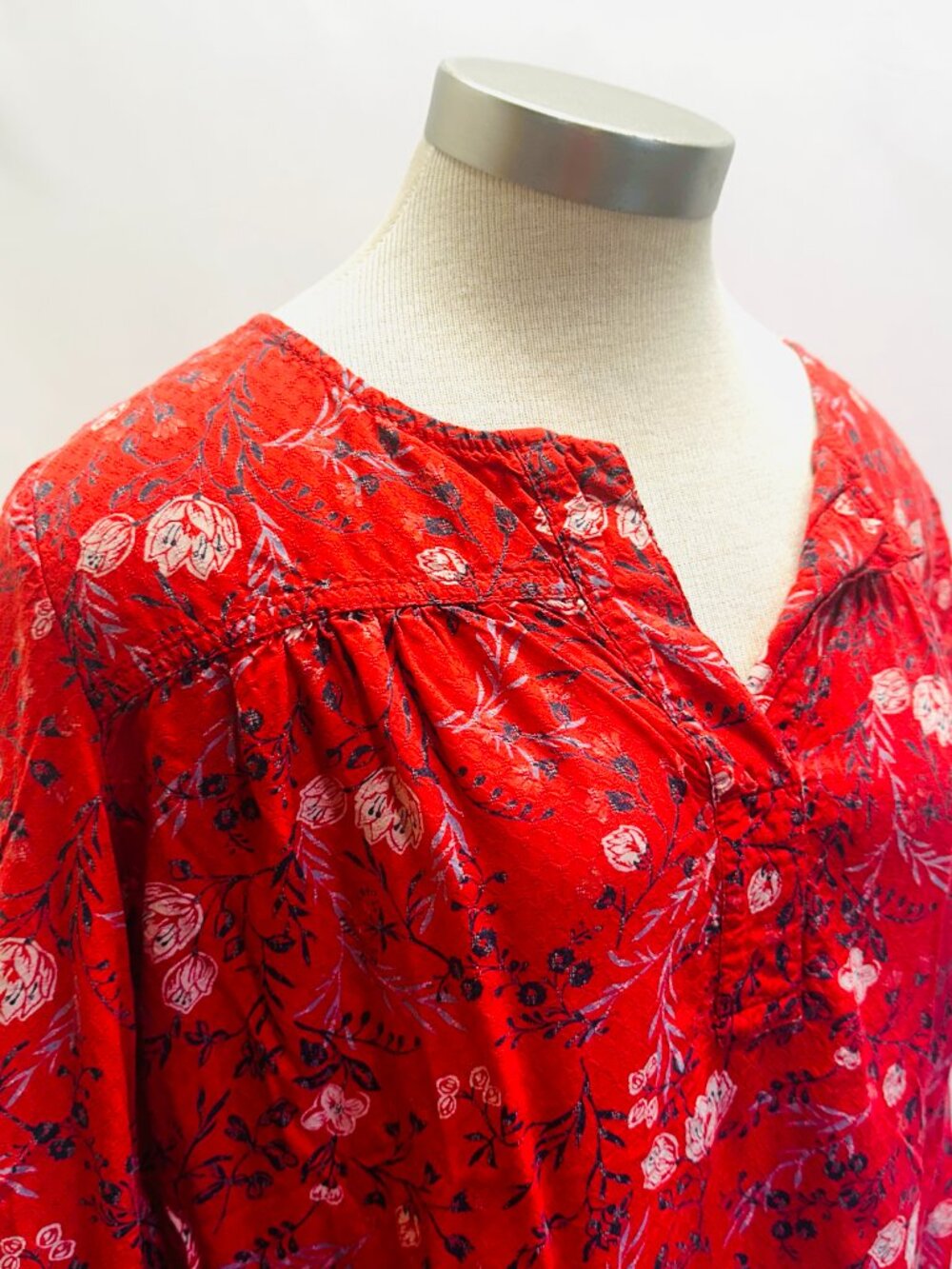 CASLON Women Long Sleeve Pullover V-Neck Floral Red Casual Shirt Size Small - Picture 4 of 13